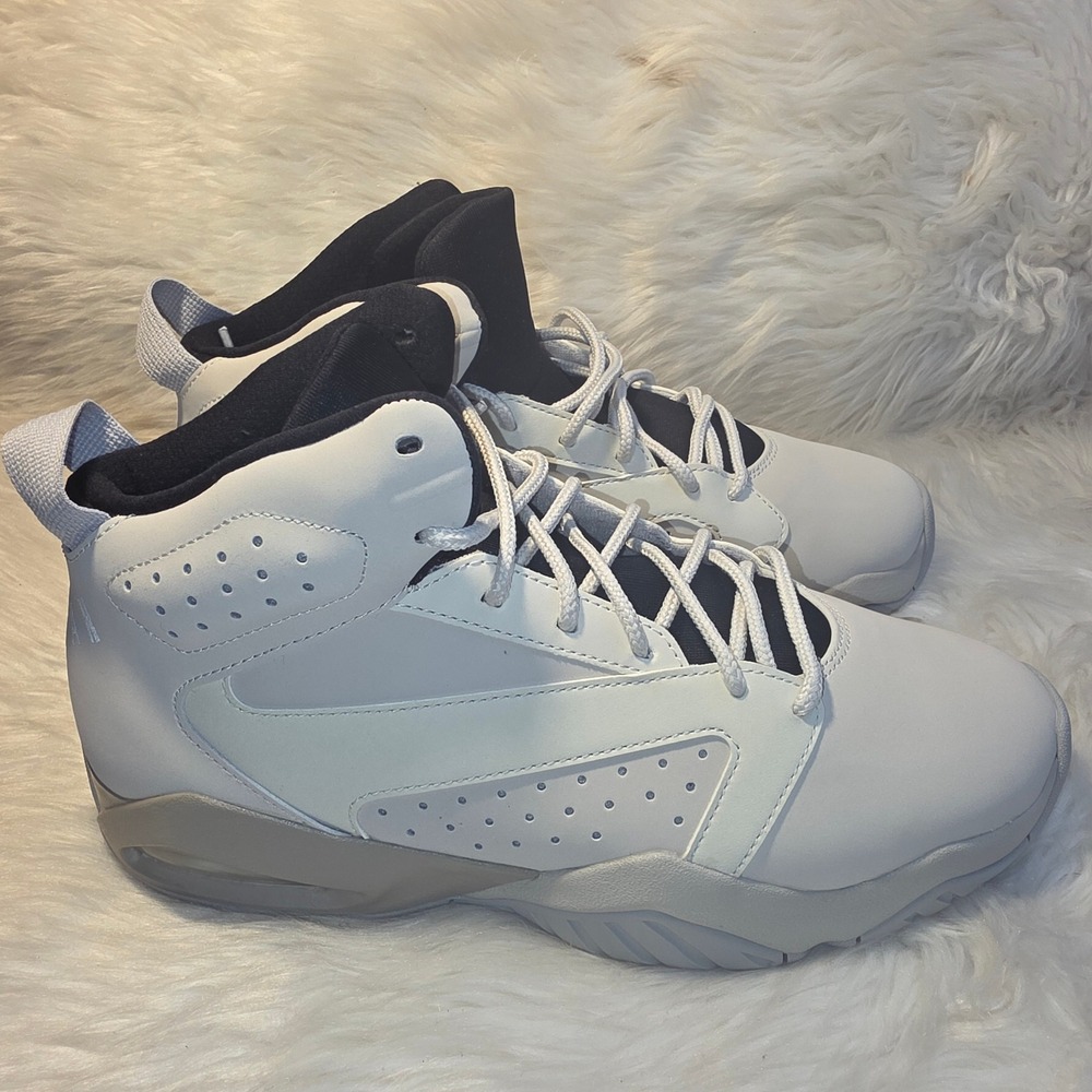 Jordan Lift Off Sneakers – Men's Size 9 — Light Bone/Silver AR4430-004
